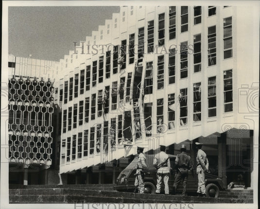 1974 Press Photo Policeman Guard the Addis Ababa City Hall After Bomb Blast-Historic Images