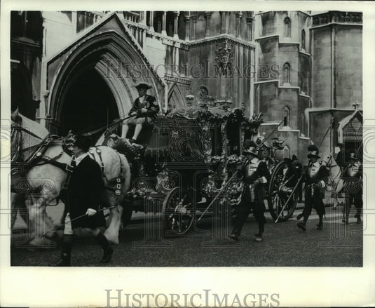 1973 Press Photo 600-Year-Old Parade Leaves Guildhall With London's Lord Mayor-Historic Images