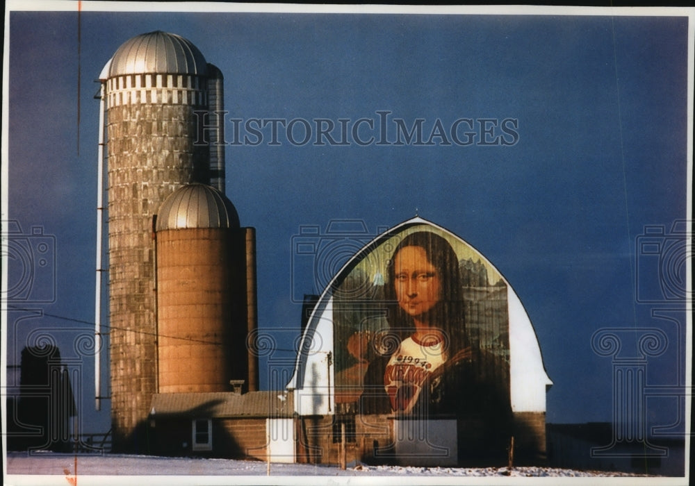 1993 Press Photo Barn of Shelly and Clifford Keepers in Chippewa County WI - Historic Images