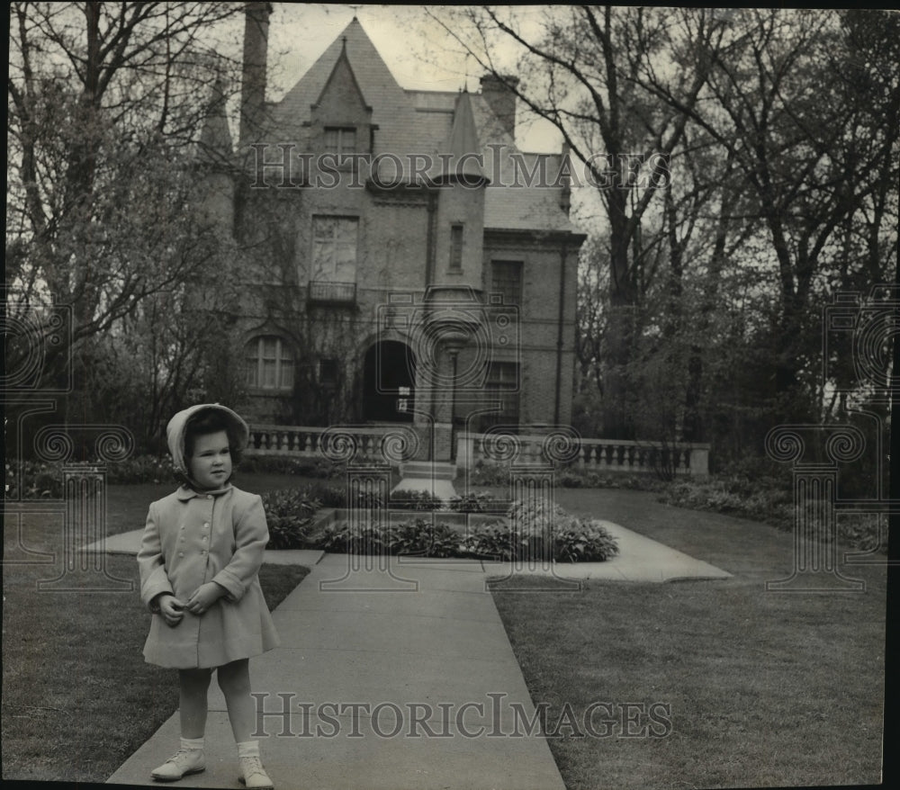 1943 Press Photo Milwaukee: Ellen Eisendrath - Eisendrath home - mjx32264 - Historic Images