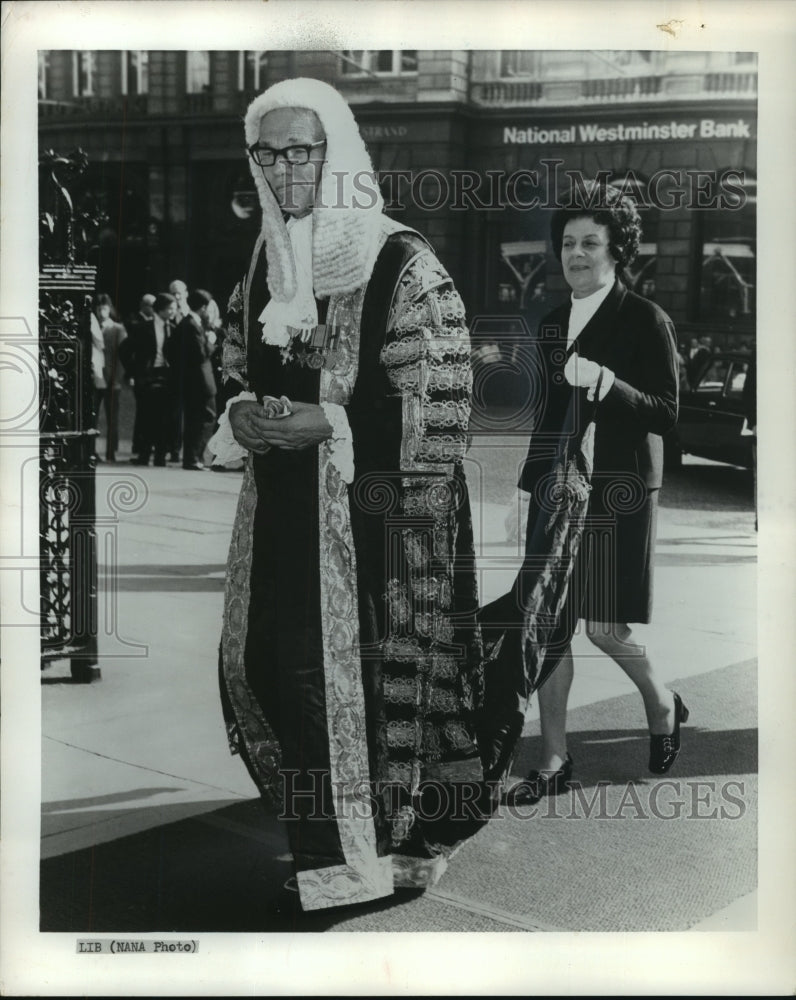 1971 Press Photo Woman train bearer for a British judge in England - mjx32923-Historic Images