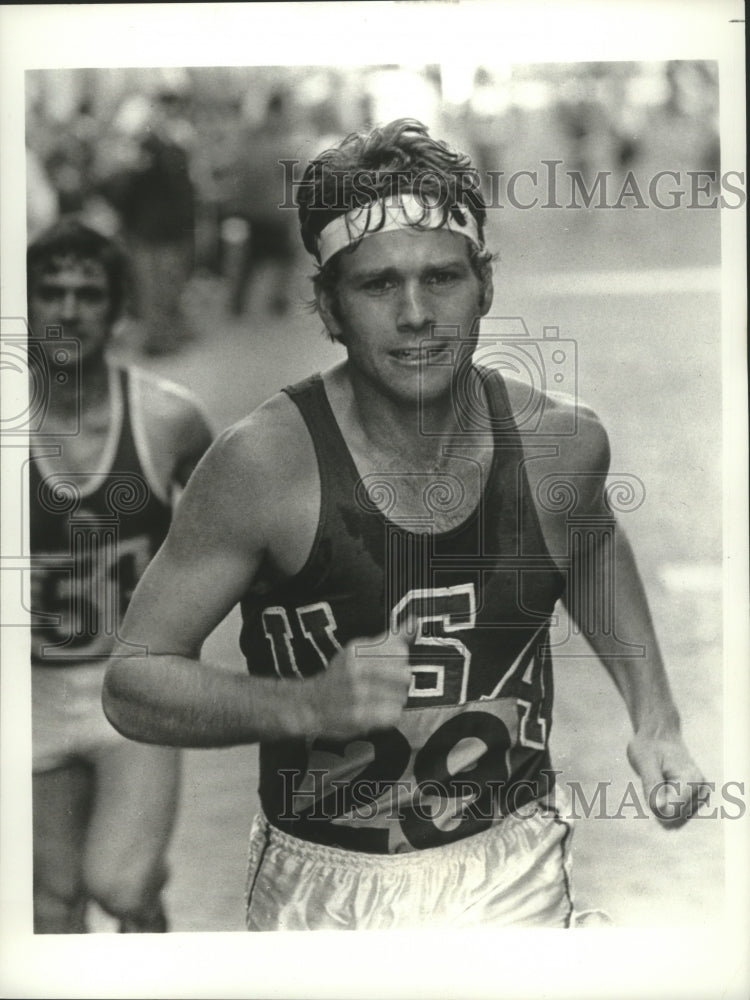 1975 Press Photo Ryan O'Neal Stars Olympic Marathon Runner in, "The Games"-Historic Images