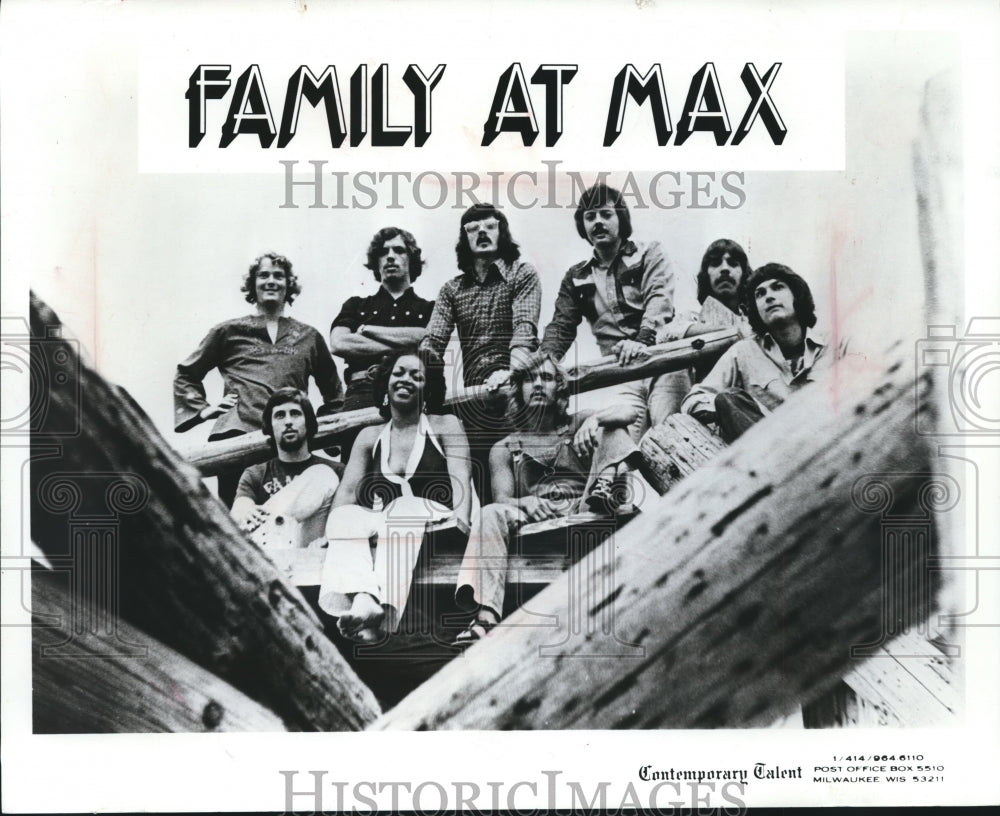 1972 Press Photo Milwaukee&#39;s Family at Max Music Band Releases First Disc-Historic Images