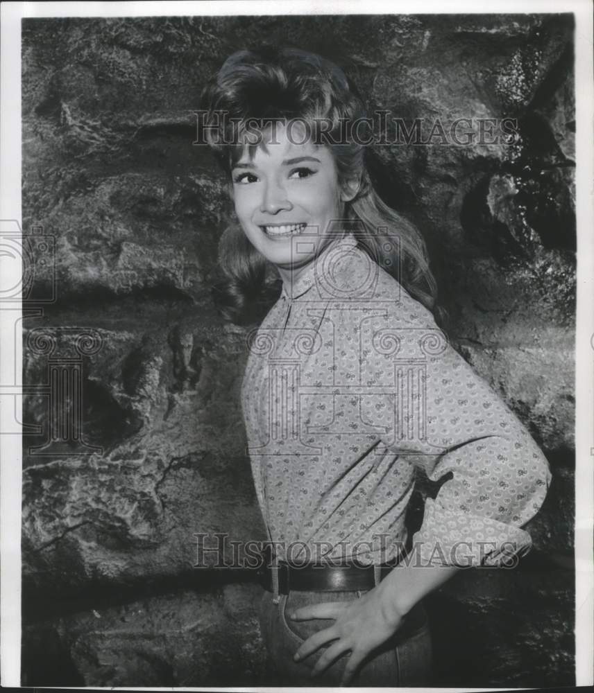 1965 Press Photo Actress Zeme North in &quot;The Legend Of Jesse James&quot; - Historic Images