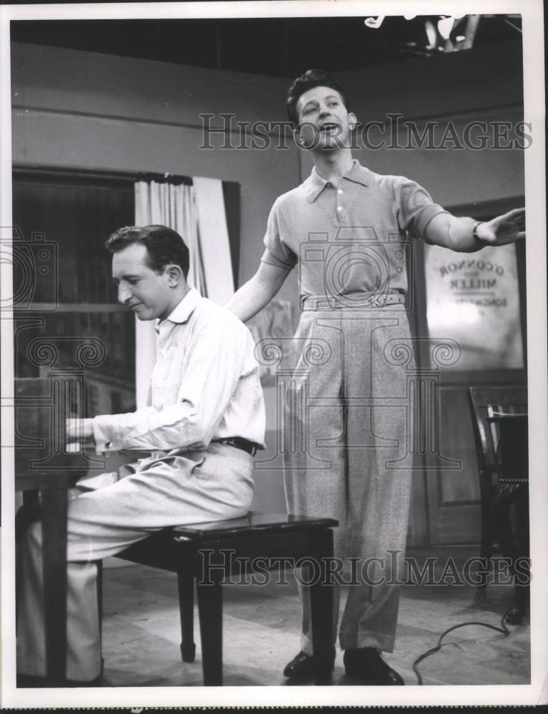 1954 Press Photo Sid Miller and Donald O&#39;Connor in Texaco Star Theatre - Historic Images