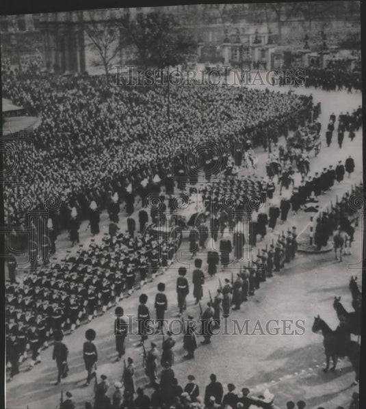 1952 Funeral procession of England's King George VI in London - Historic Images