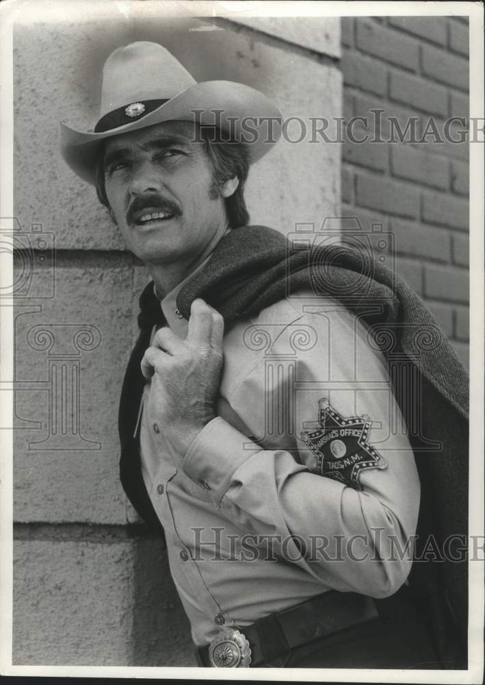 1971 Press Photo Dennis Weaver in &quot;Mystery Movie&quot; - Historic Images