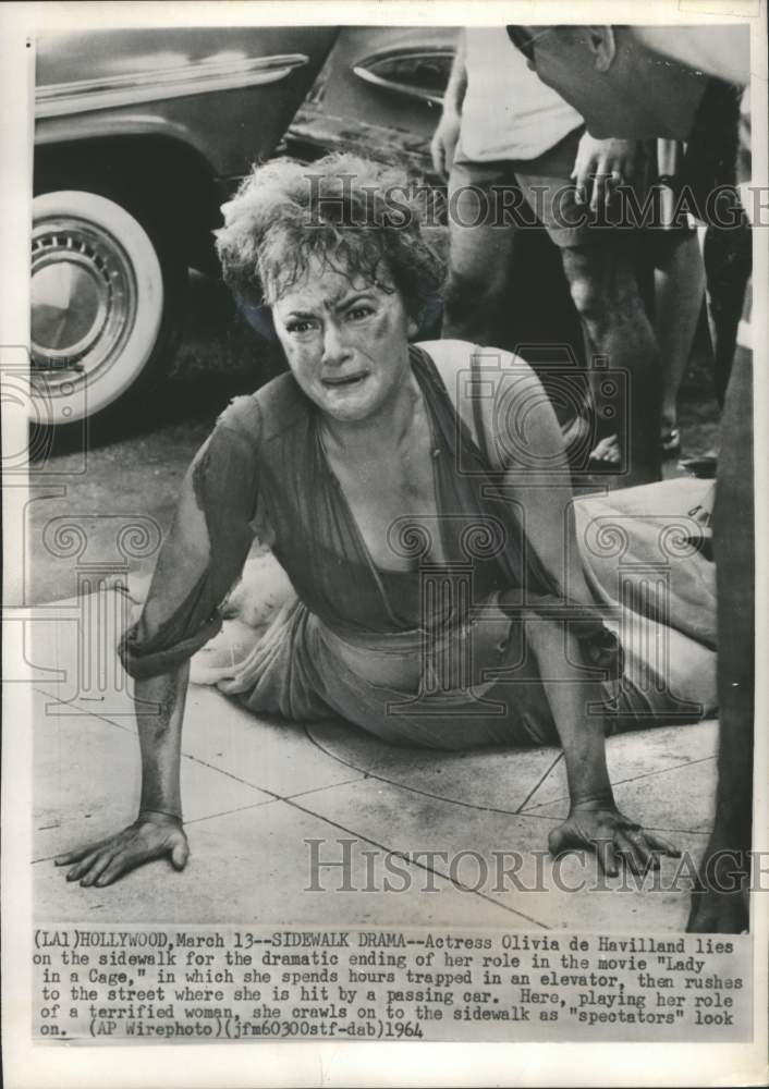 1964 Press Photo Actress Olivia de Havilland in a scene from  &quot;Lady in a Cage&quot; - Historic Images