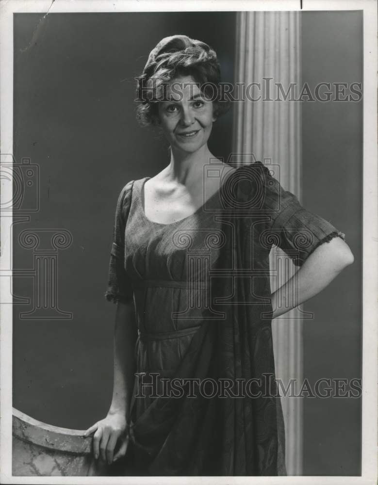1966 Press Photo Geraldine Page as Xantippe in &quot;Barefoot in Athens&quot; - Historic Images