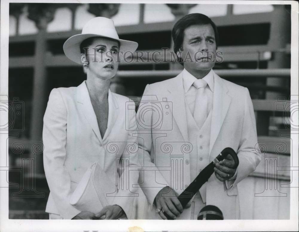 1981 Press Photo Actors Robert Wagner &amp; Stefanie Powers in character role - Historic Images