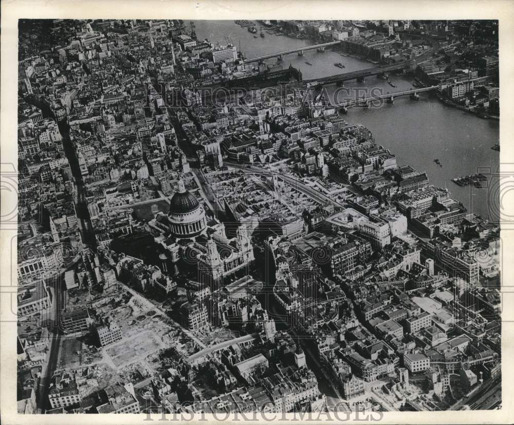 1946 Area around St. Paul&#39;s Cathedral in London, England - Historic Images