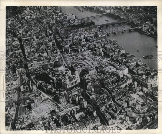 1946 Area around St. Paul's Cathedral in London, England - Historic Images