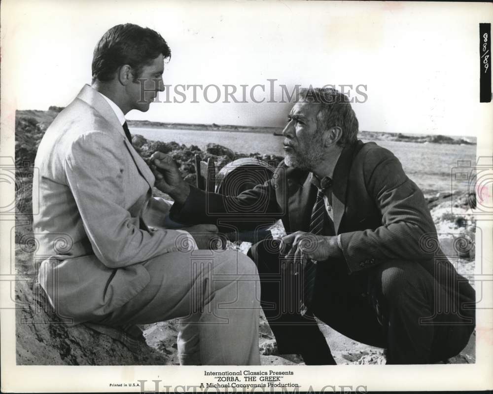 1965 Press Photo Anthony Quinn &amp; Alan Bates in &quot;Zorba the Greek&quot; - Historic Images