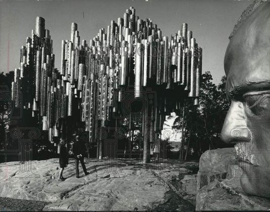 1970 Press Photo Finnish composer Jean Sibelius bust in a Helsinki park, Finland - Historic Images