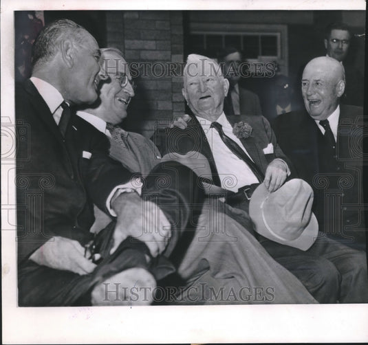 1958 Press Photo Garner with old friends celebrate his 90th birthday in Texas-Historic Images