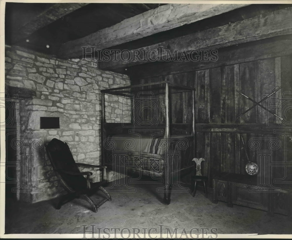 1934 Press Photo Commandant&#39;s Room in Old French Castle at Fort Niagara, NY-Historic Images