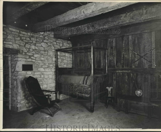 1934 Press Photo Commandant's Room in Old French Castle at Fort Niagara, NY-Historic Images