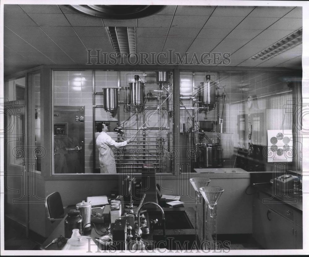 1957 Harry Stolberg Leads Research at the Froedtert Corp. Laboratory-Historic Images