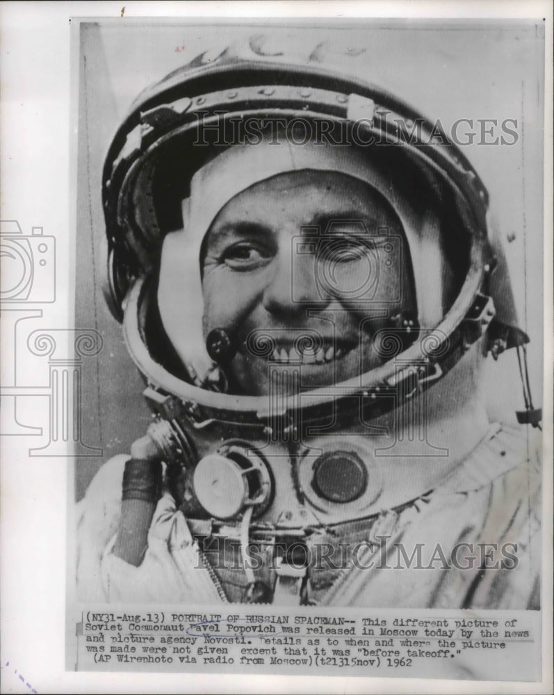 1962 Press Photo Fully Geared-up and Smiling Soviet Cosmonaut Pavel Popvioch-Historic Images