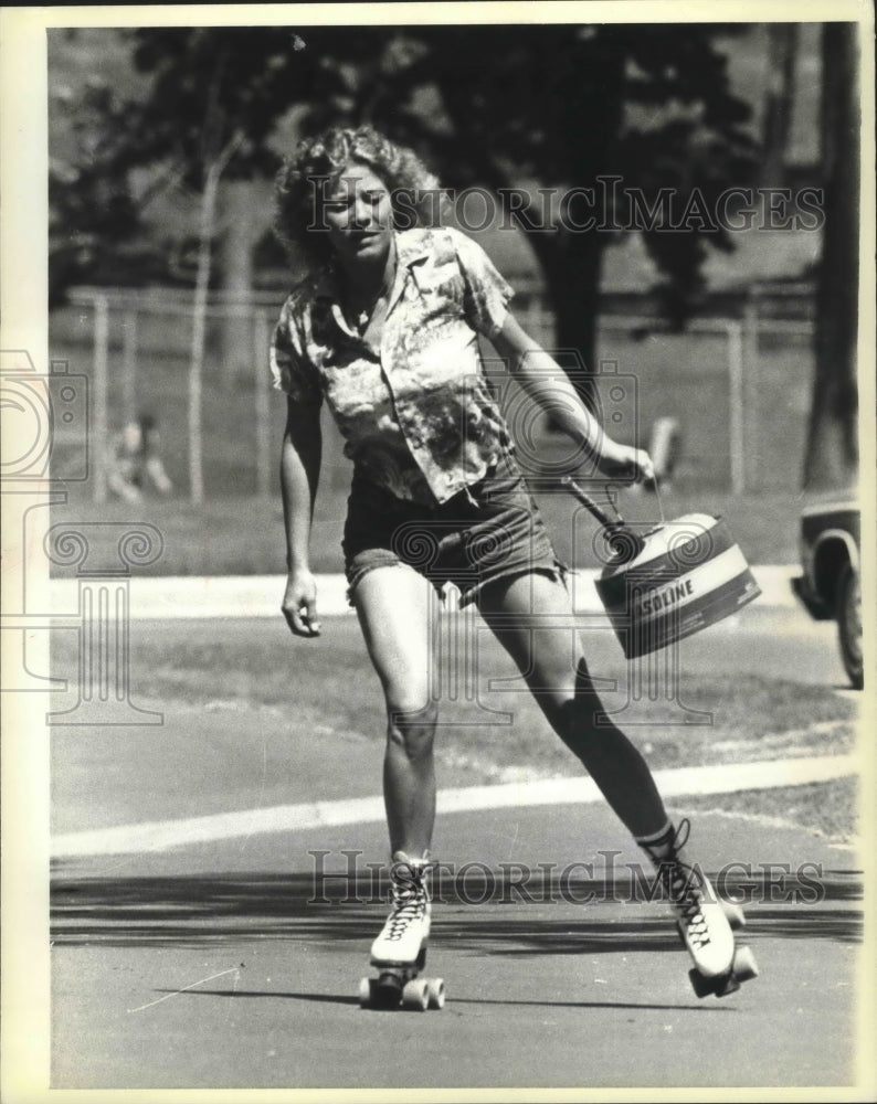 1979 Press Photo Joanne Koehler Roller Skates with Gas Can, Minneapolis-Historic Images