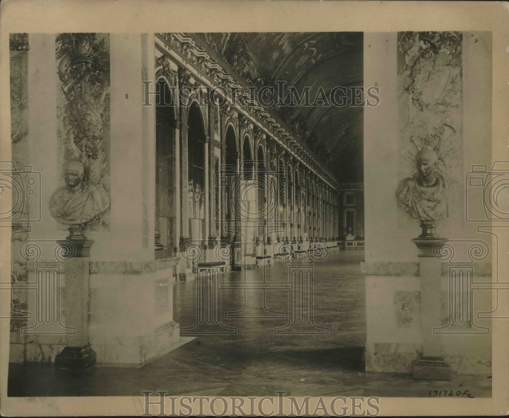 1919 Press Photo Entrance to the Hall of Mirrors at Versailles Palace, France-Historic Images