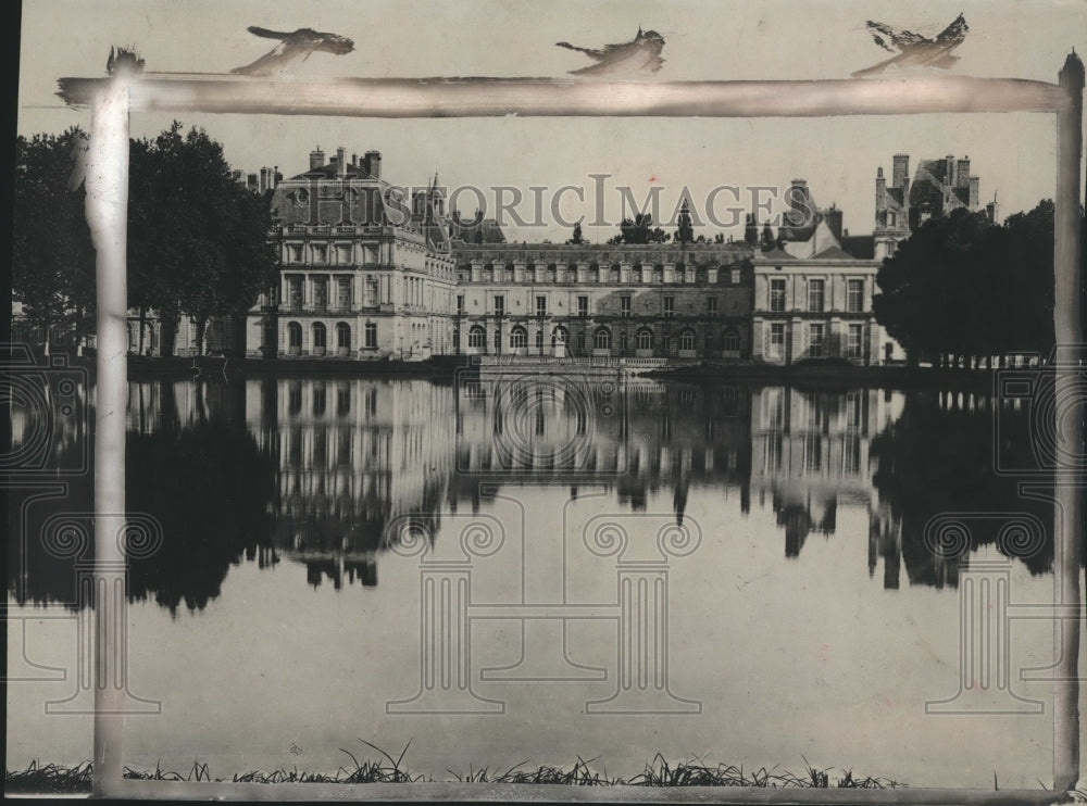1928 Press Photo Fontainebleau Chateau Viewed From Royal Carp Pond, France-Historic Images
