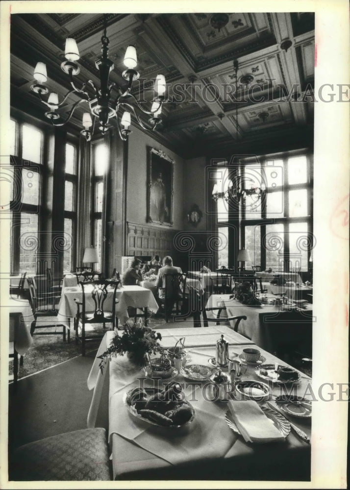 1979 Press Photo Fine cuisine at Kronberg Hotel in Kronberg, Germany - mjx37299-Historic Images