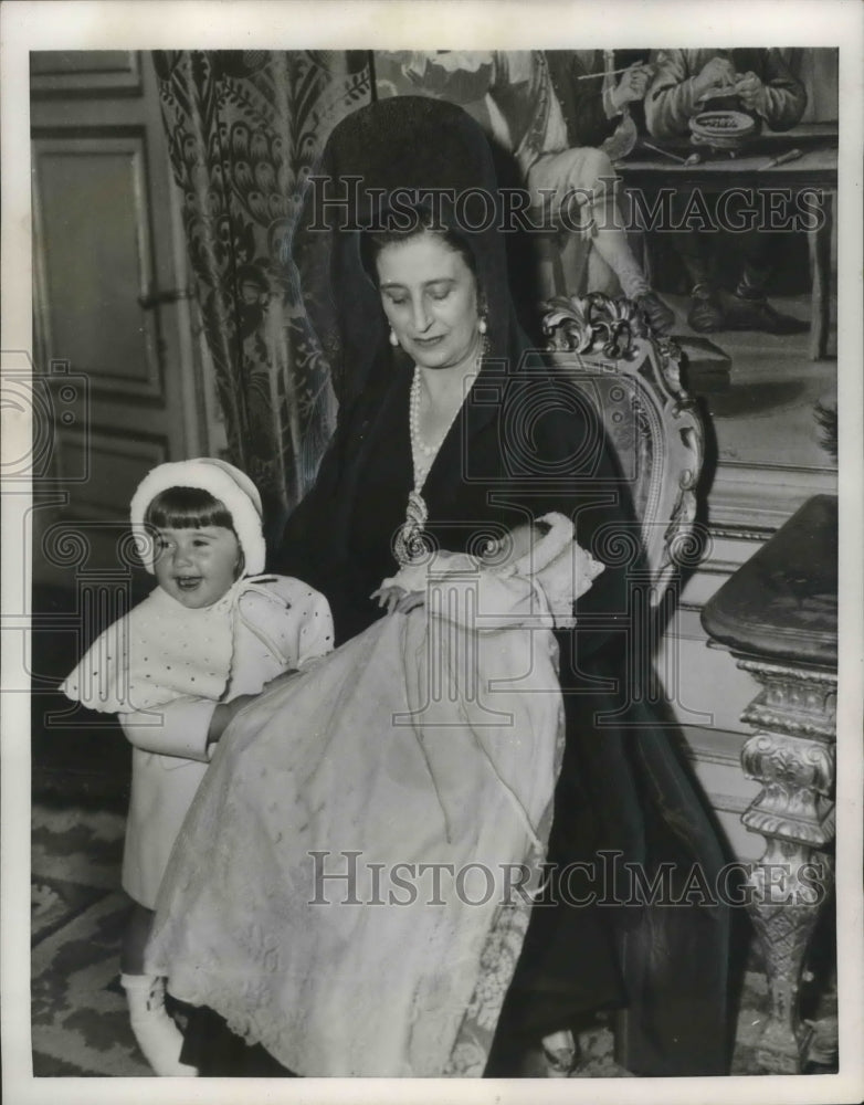 1952 Press Photo Mademoiselle Franco with granddaughters in Spain - mjx37374-Historic Images