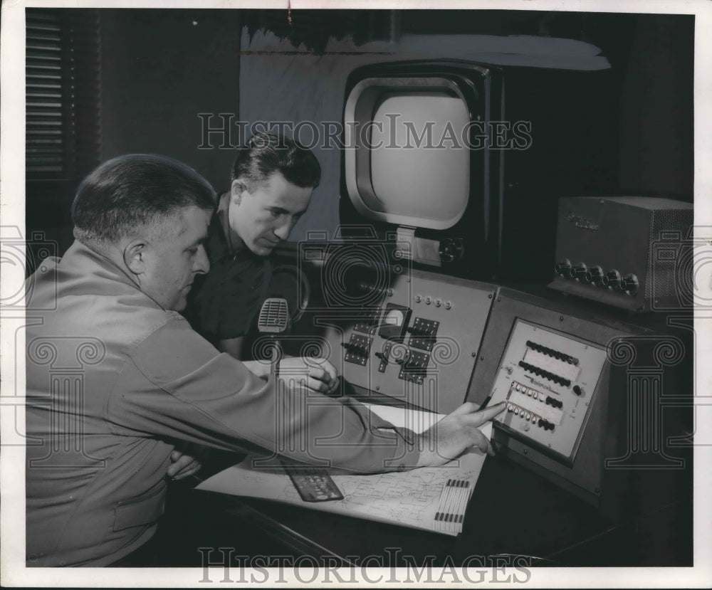 1954 Press Photo Madison Police & Engineer Examine a Dispatcher Desk, Wisconsin.-Historic Images