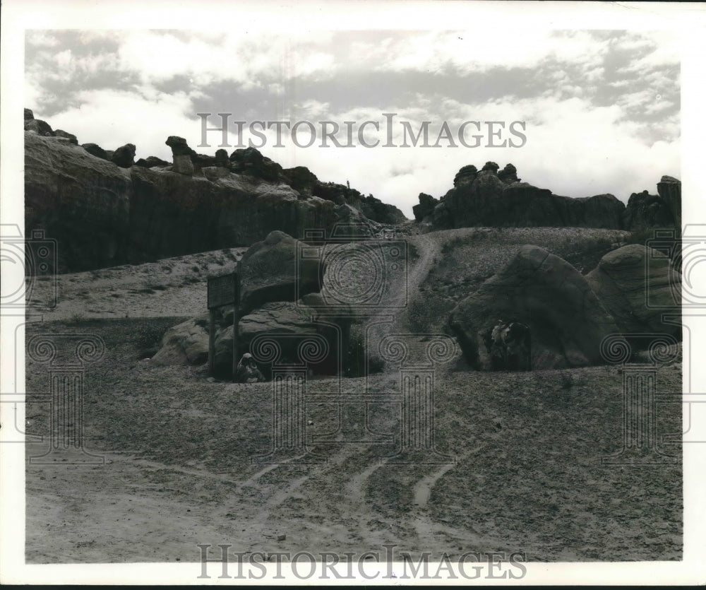 1987 Press Photo "Sky City" Acoma Pueblo and Atop the Mesa, New Mexico- Historic Images