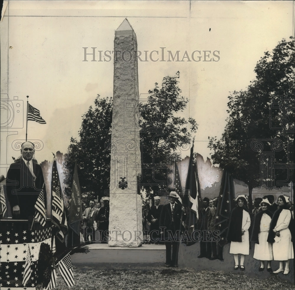 1930 Press Photo Monument to Soldier Dead Dedicated by Judge Kleczka, Milwaukee-Historic Images