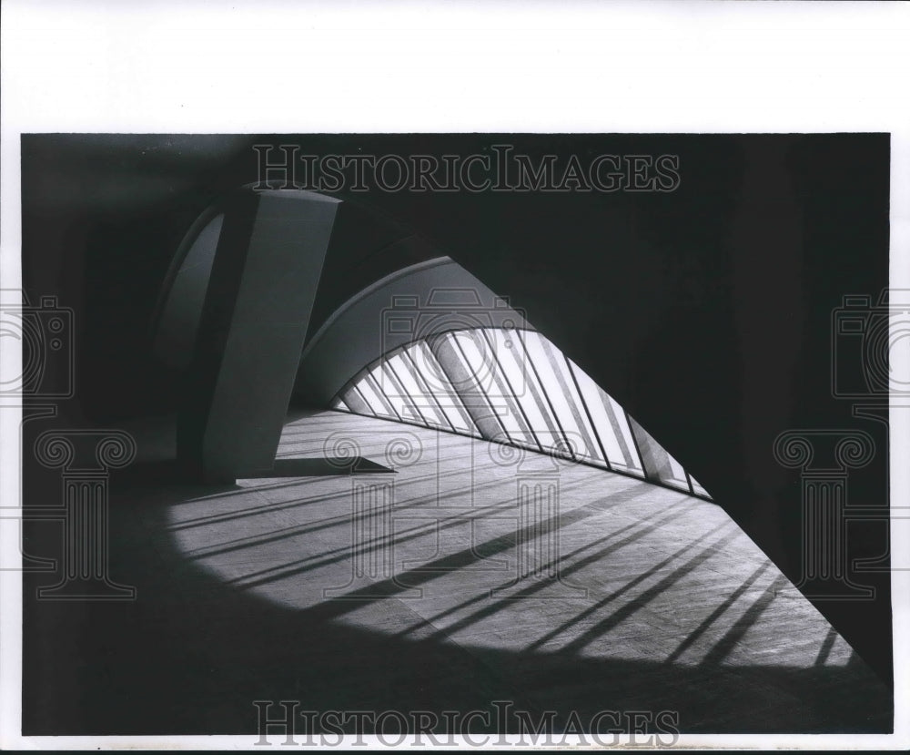 Press Photo Light from Window at Milwaukee Music Hall - mjx38222- Historic Images