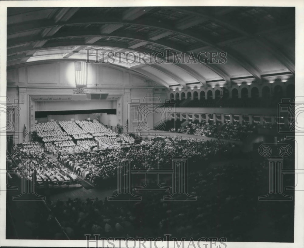 1950 Press Photo Patrons Fill Bruce Hall in Milwaukee Auditorium - mjx38234-Historic Images