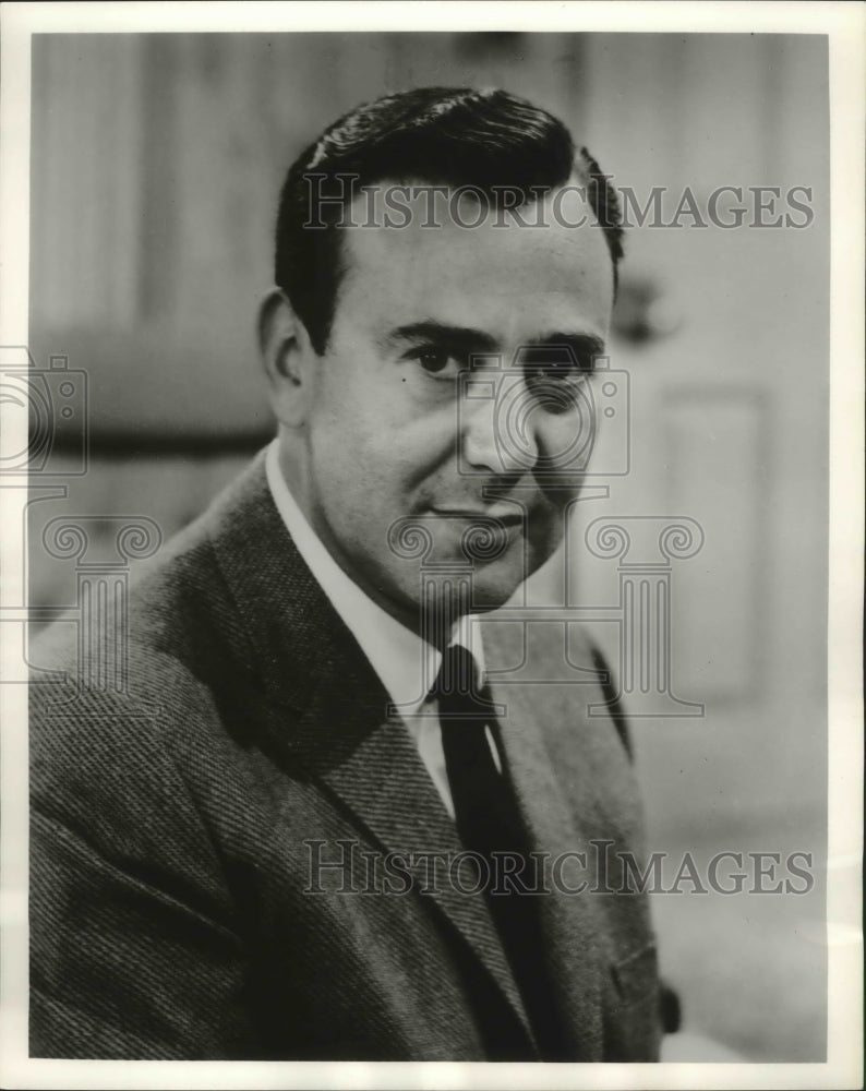 1962 Press Photo Carl Reiner, Producer/Writer, &quot;The Dick Van Dyke Show&quot;-Historic Images