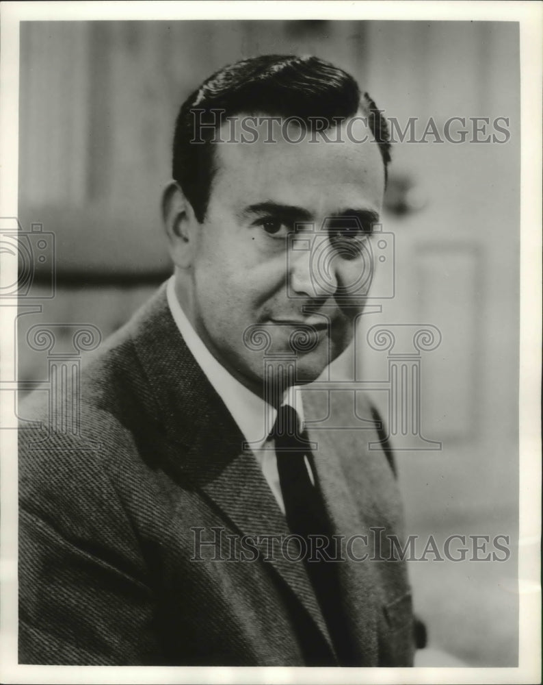 1962 Press Photo Carl Reiner, Producer/Writer, "The Dick Van Dyke Show"-Historic Images