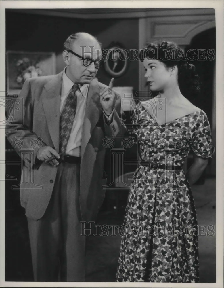 1953 Press Photo Robert H. Harris and Arlene McQuade on "The Goldbergs"-Historic Images