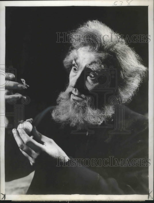 1946 Press Photo Ralph Richardson on "Columbia Workshop" - mjx39475-Historic Images