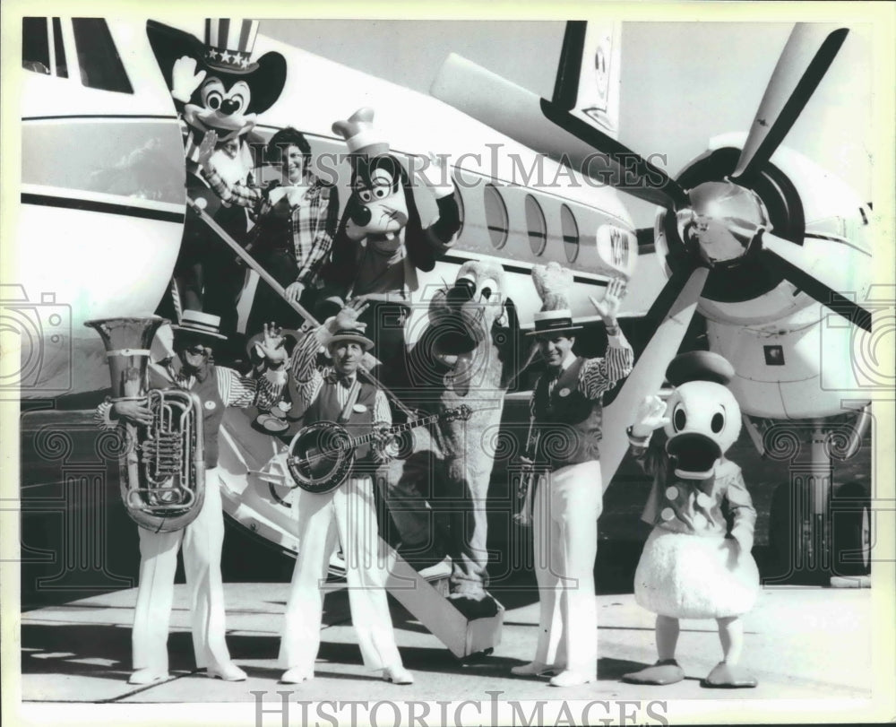 1985 Disney World Ambassador Linnae Massa, Troupe Board Plane-Historic Images