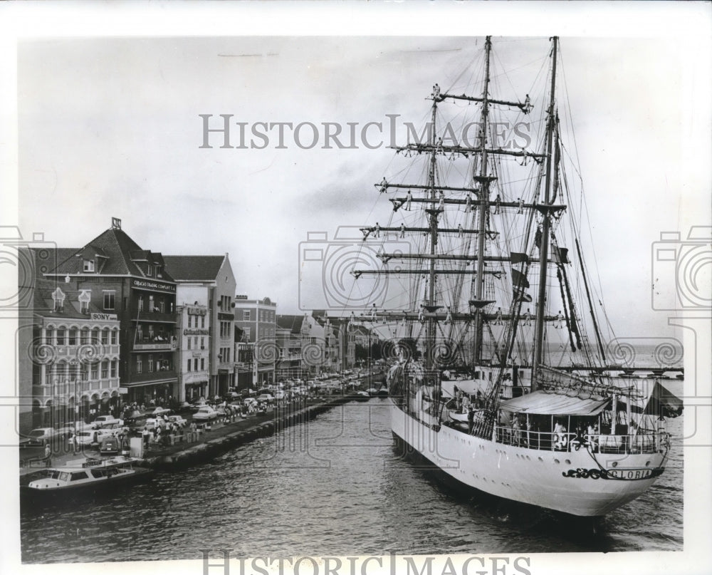 1971 Press Photo The Colombian Barque &quot;Gloria&quot; Sails into Willemstad, Curacao-Historic Images