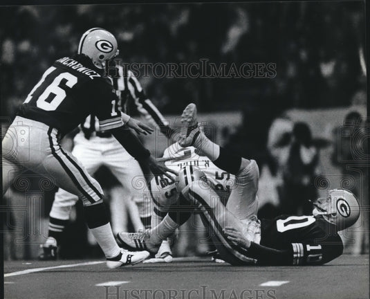 1983 Press Photo Green Bay Packer Jan Stenerud Gets Tackled by Cowboys-Historic Images