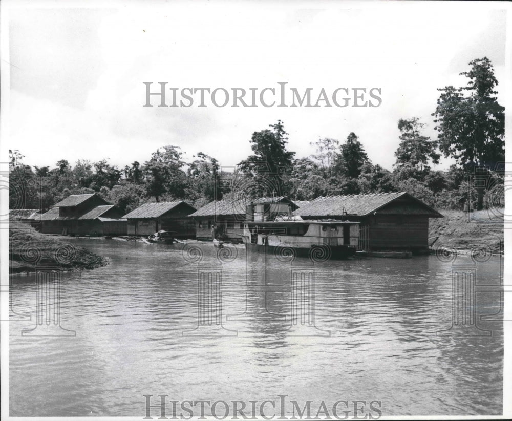 1967 Press Photo Housing on the Agusan River on Mindano Island in Philippines.-Historic Images