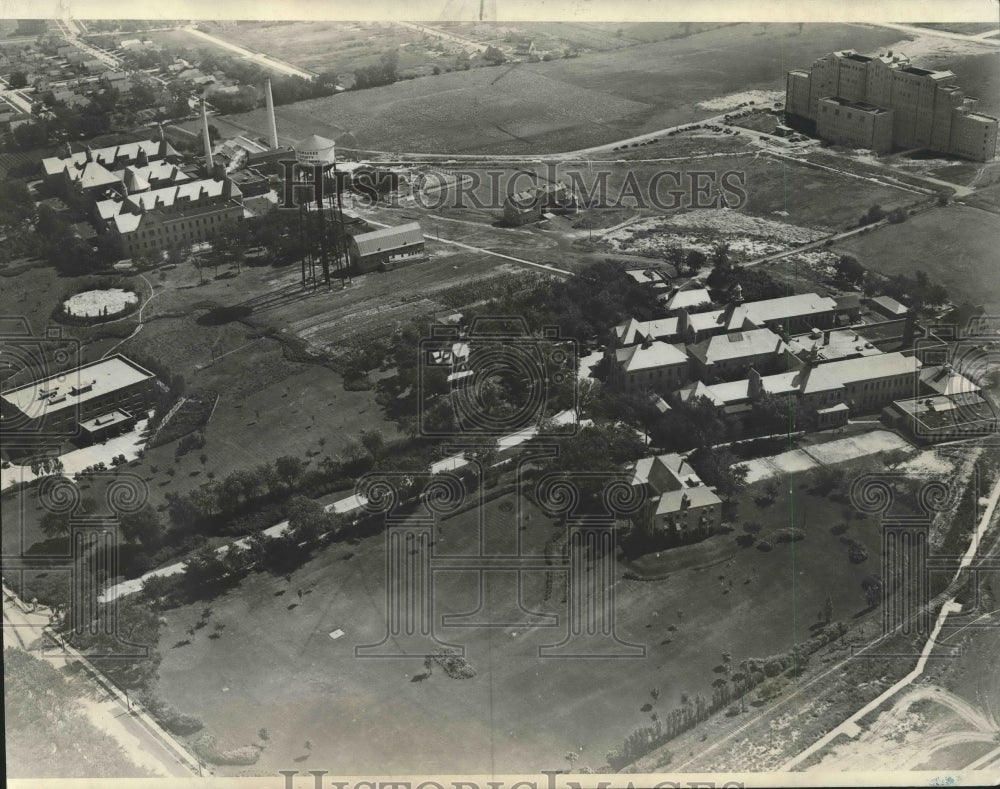 1931 Press Photo Aerial view of Milwaukee County infirmary and county hospital-Historic Images