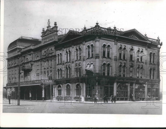 1960 Press Photo Exterior view of the Pabst Theater in Wisconsin - mjx40652-Historic Images