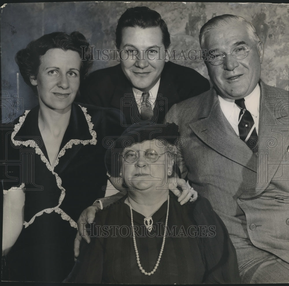 1938 Wisconsin&#39;s first family, the Julius P. Heils of Milwaukee.-Historic Images