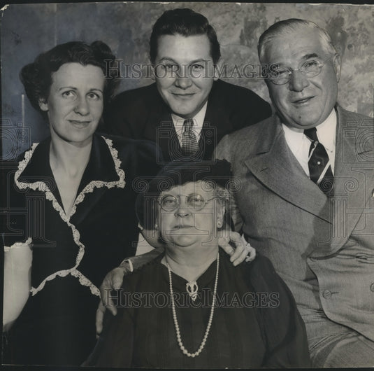 1938 Wisconsin's first family, the Julius P. Heils of Milwaukee.-Historic Images