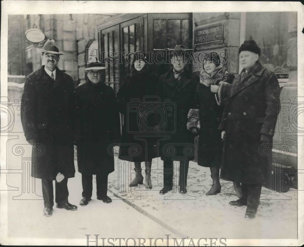 1929 Press Photo Mayor and Mrs. Hoan with others at Hotel Esplanade in Berlin- Historic Images