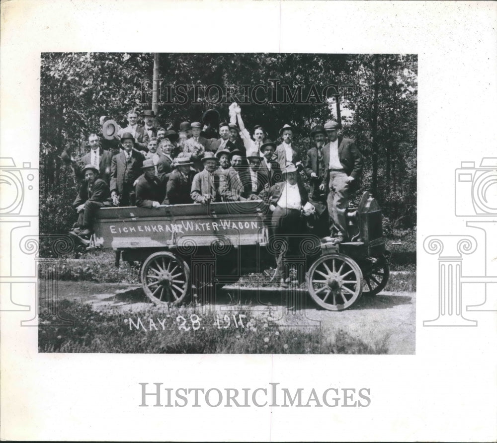 1911 Press Photo Members of Eichenkranz, a choral society of Milwaukee. - Historic Images