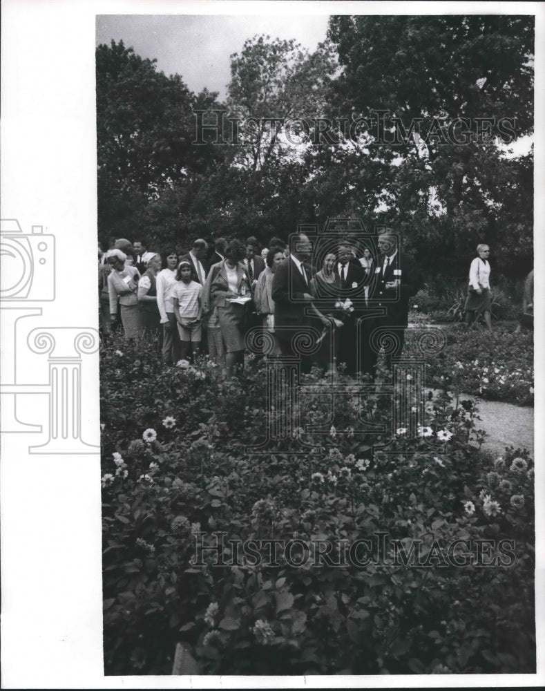 1965 Milwaukee, Whitnall Park visited by First Lady-Historic Images