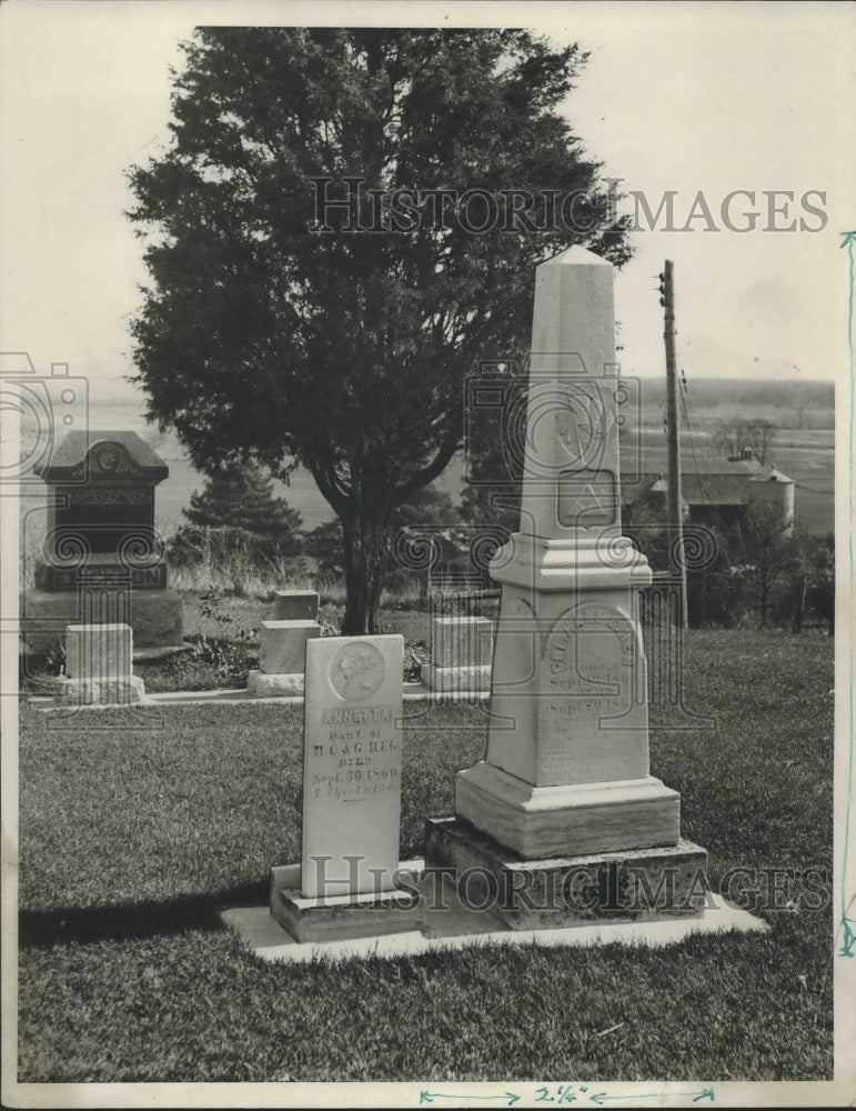 1933 Press Photo Grave of Colonel. Heg Norway Hill - mjx41386- Historic Images