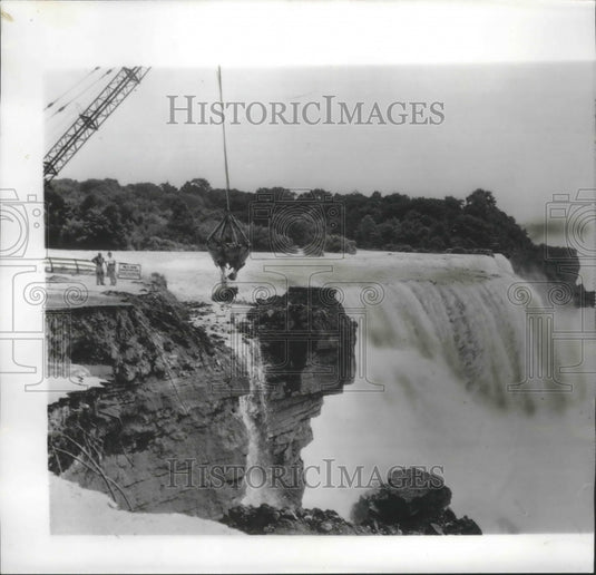 1954 Press Photo Workmen at man made channel at Niagara Falls - mjx41748-Historic Images